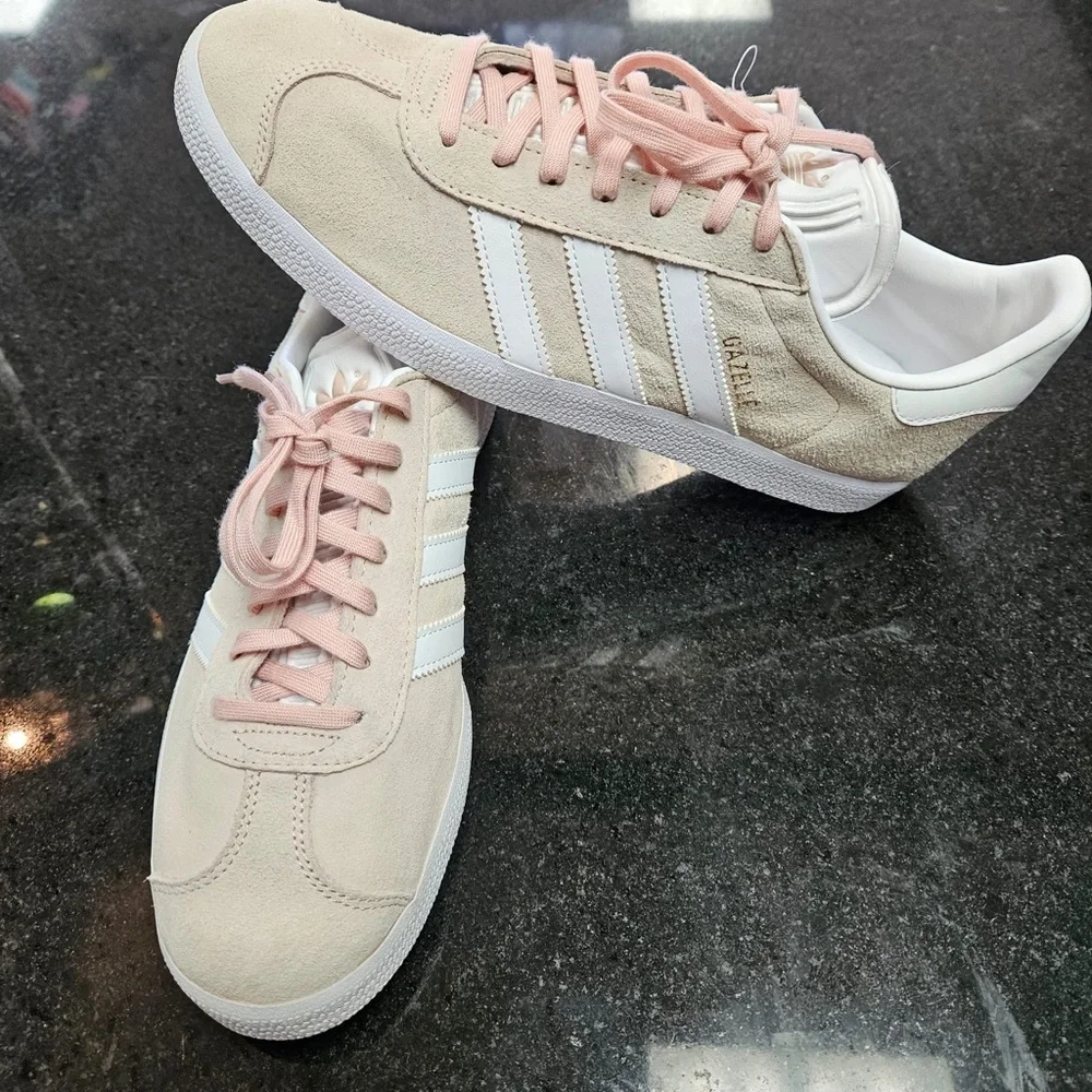 Sz 9 Men Gazelle adidas pink